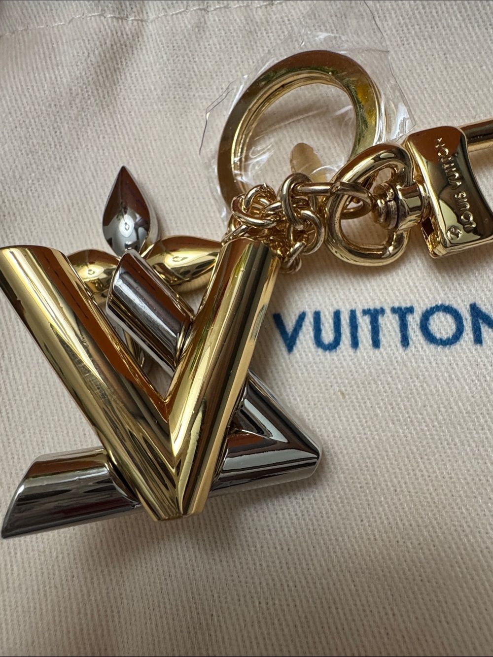 Louis Vuitton New Wave Two-Tone Gold & Silver LV Bag Charm Key Holder NIB - Picture 6 of 11